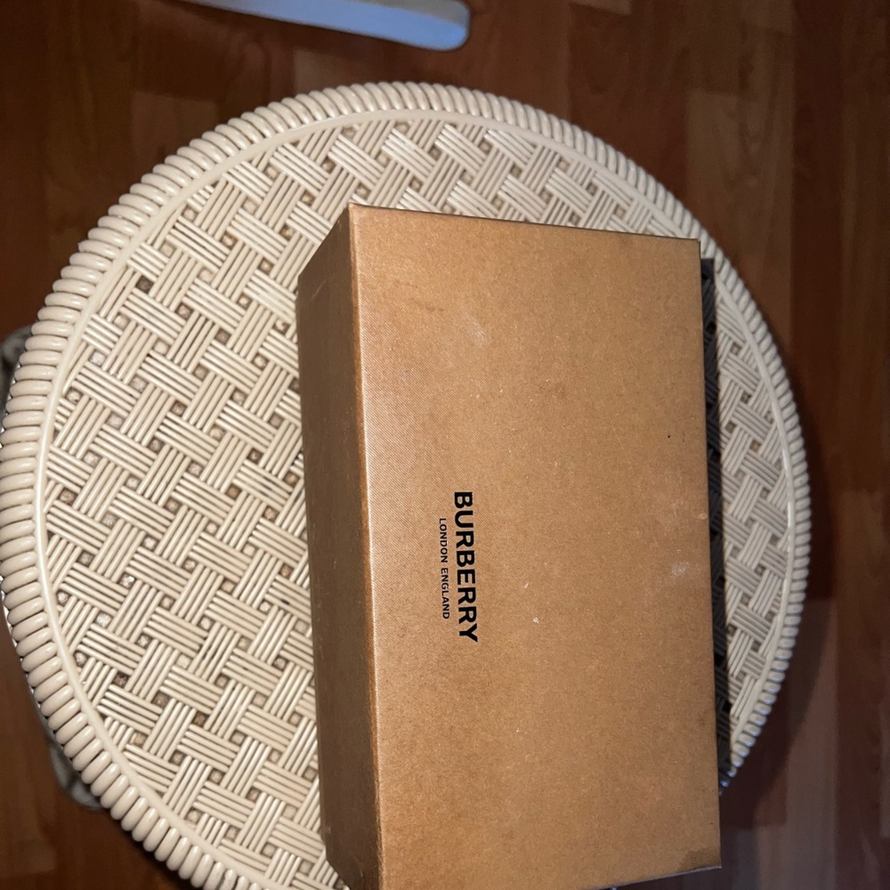 BURBERRY SUN GLASSES BLACK